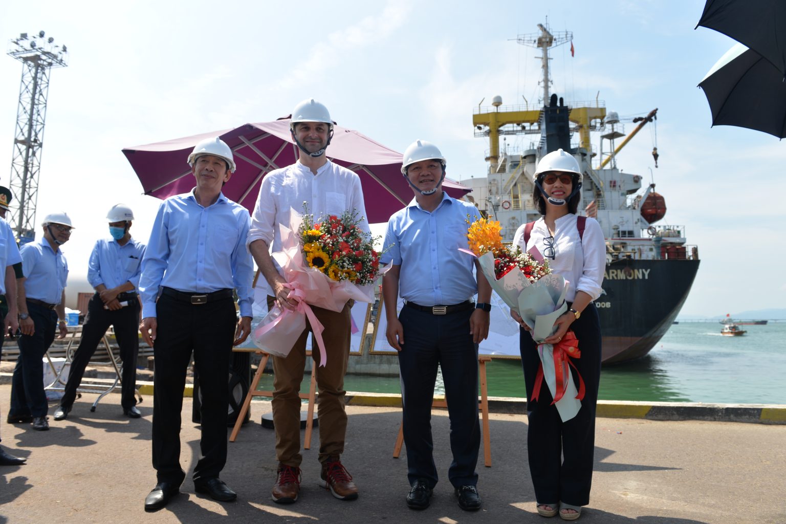 Công ty Cổ phần Cảng Quy Nhơn đón tiếp Đoàn tùy viên báo chí các Đại sứ quán và phóng viên nước ngoài