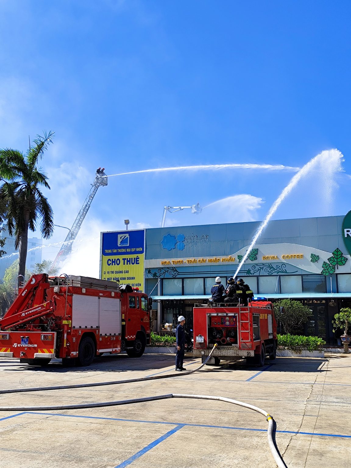Công ty cổ phần Cảng Quy Nhơn tham gia diễn tập phương án chữa cháy và CNCH phối hợp nhiều lực lượng tại TTTM Quy Nhơn