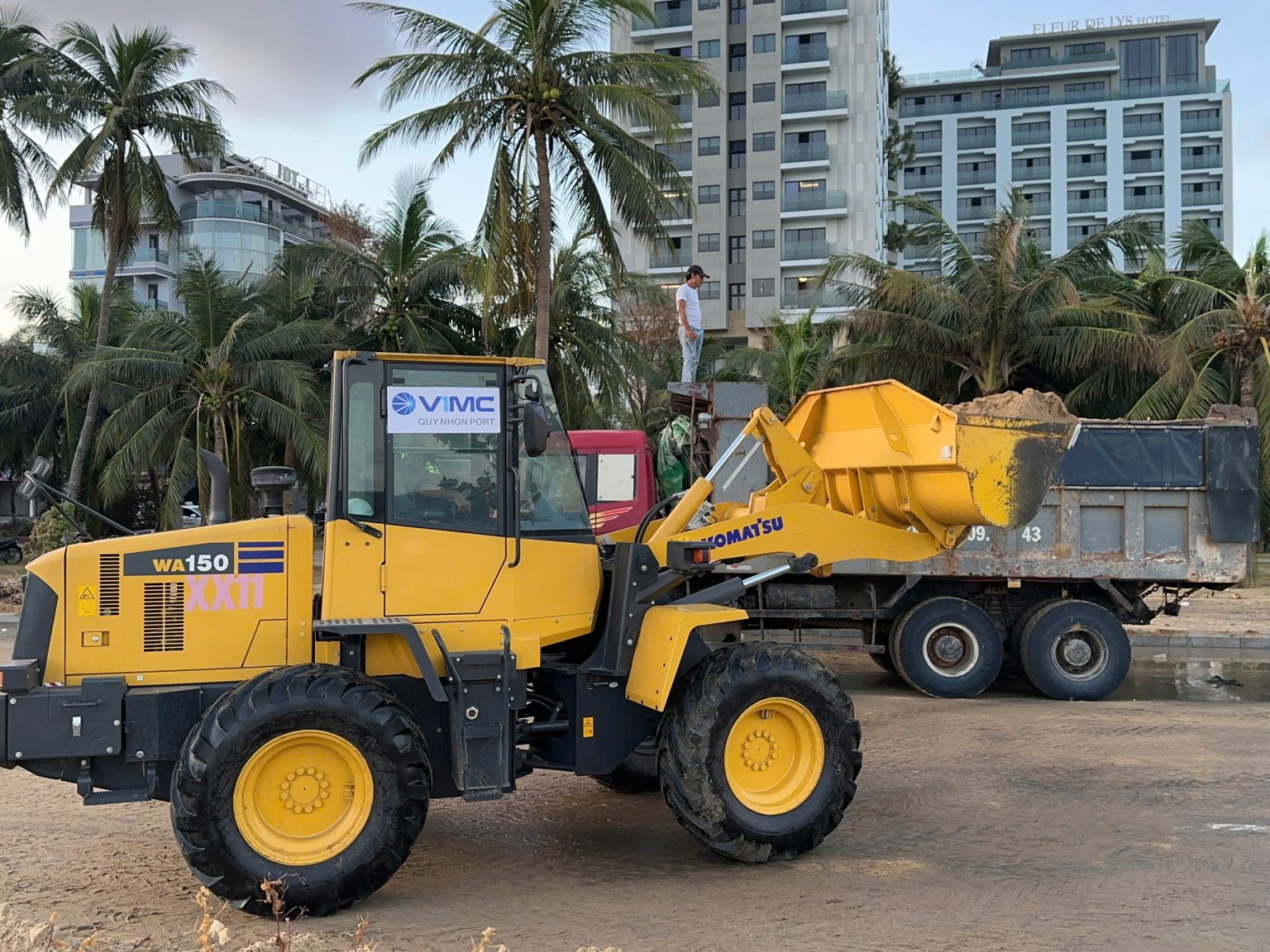 CẢNG QUY NHƠN CÙNG CÁC DOANH NGHIỆP ĐỐI TÁC CHUNG TAY HỖ TRỢ TỈNH GIA LAI KHẮC PHỤC HẬU QUẢ BÃO SỐ 13 (KALMAEGI)