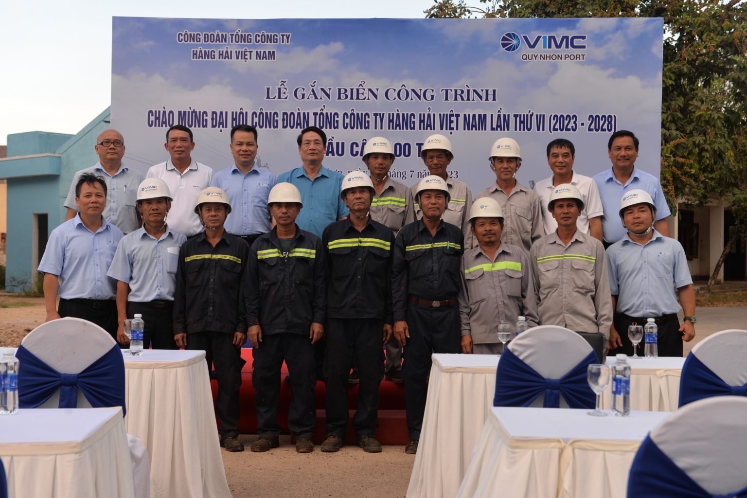GẮN BIỂN CÔNG TRÌNH CHÀO MỪNG ĐẠI HỘI VI CÔNG ĐOÀN TỔNG CÔNG TY HÀNG HẢI VIỆT NAM