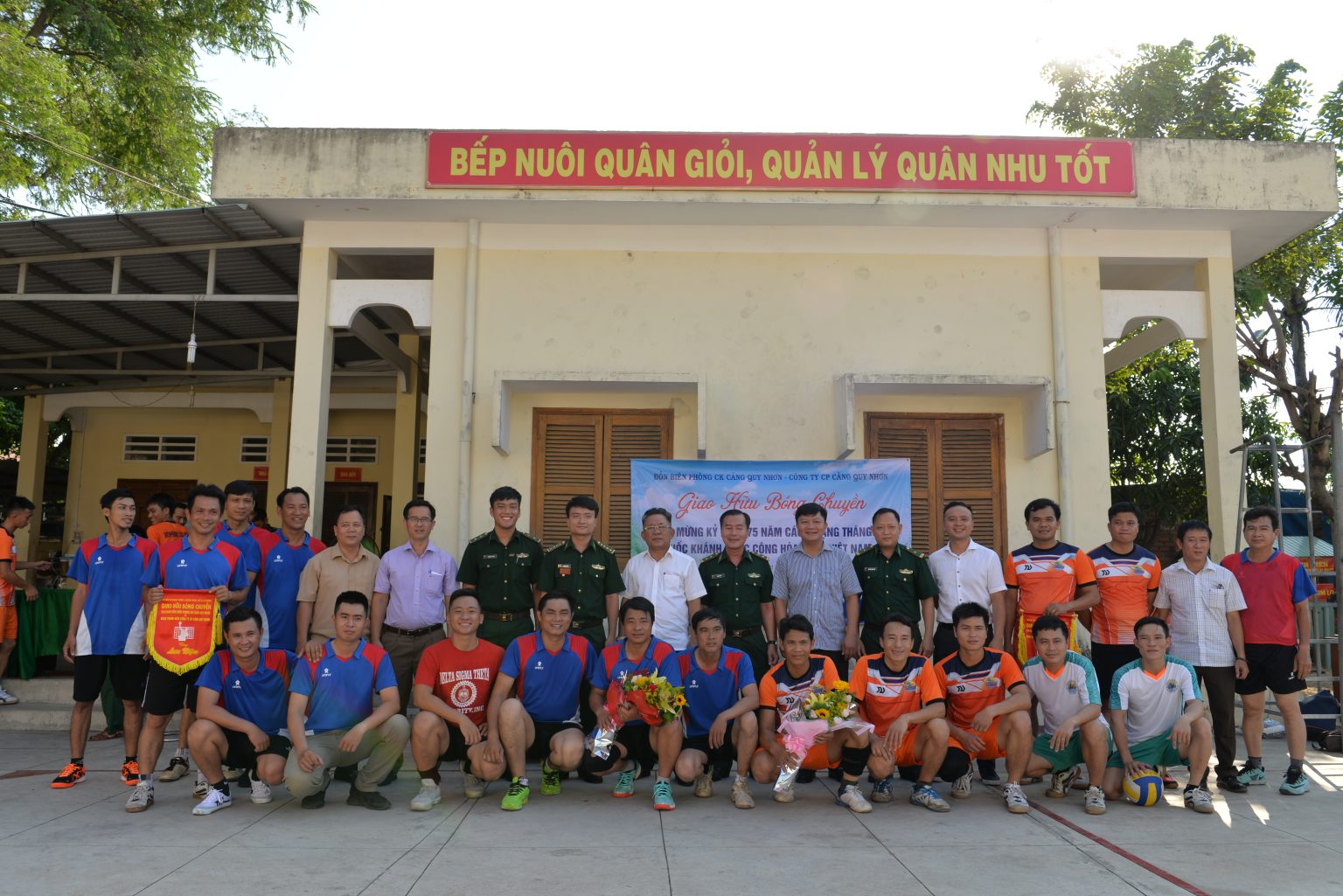 ĐỘI BÓNG CHUYỀN CẢNG QUY NHƠN GIAO HỮU VỚI ĐỘI BÓNG CHUYỀN BIÊN PHÒNG CỬA KHẨU CẢNG QUY NHƠN