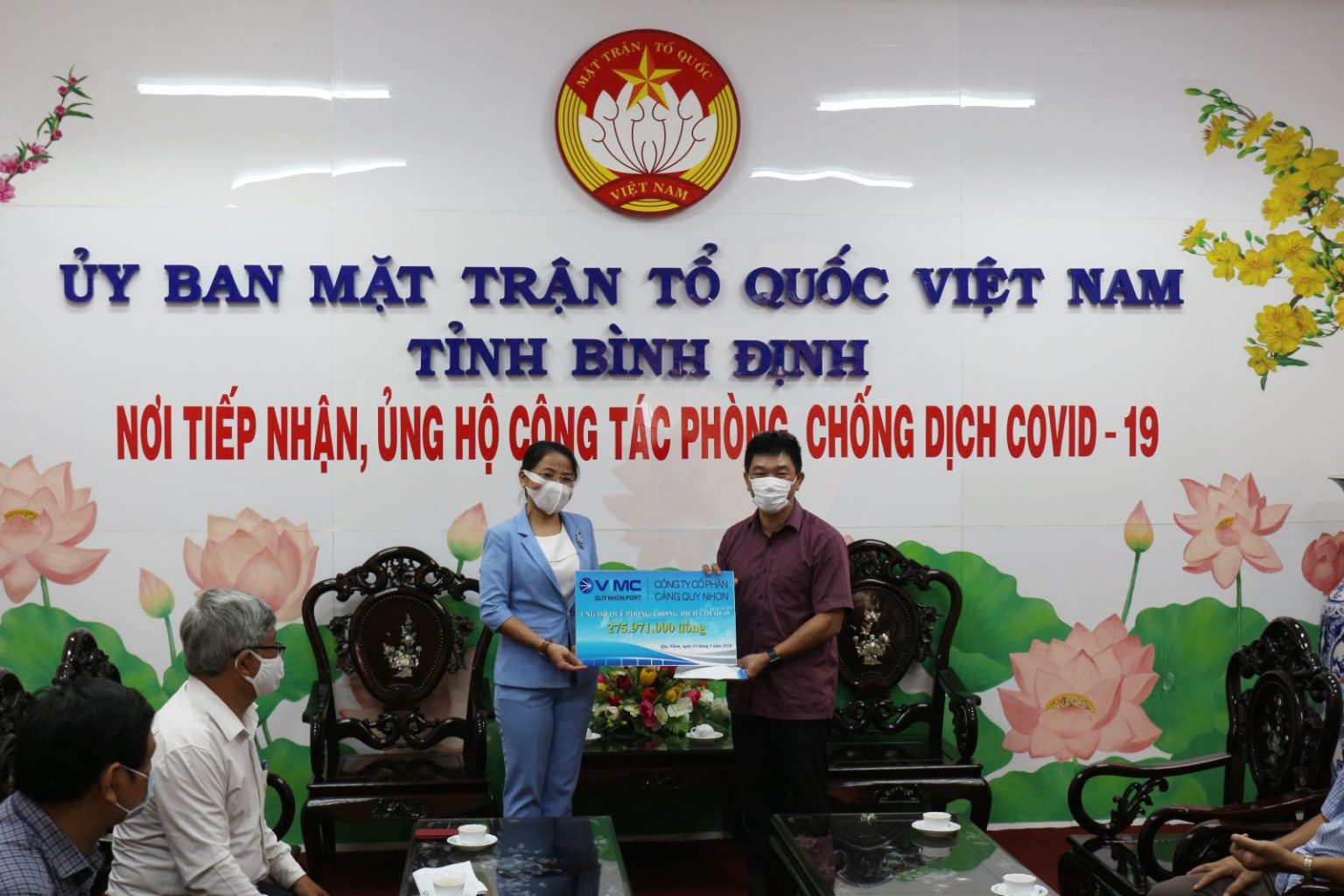 CẢNG QUY NHƠN ỦNG HỘ QUỸ PHÒNG CHỐNG DỊCH COVID-19