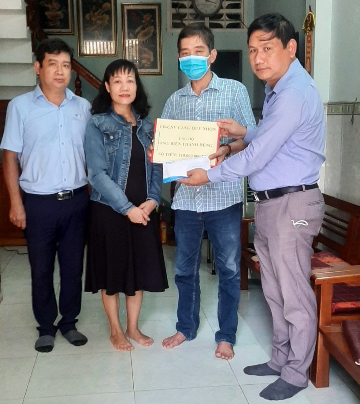 CÔNG ĐOÀN CÔNG TY CỔ PHẦN CẢNG QUY NHƠN THĂM HỎI VÀ TRAO TẶNG TIỀN QUYÊN GÓP, ỦNG HỘ NLĐ BỊ BỆNH HIỂM NGHÈO